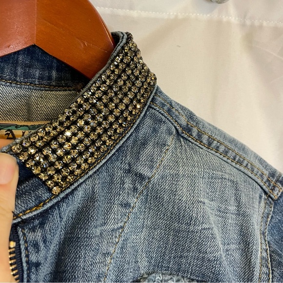 ALLEN B Women’s Jeweled Distressed Jean Jacket Cropped Sleeves Size Small - Picture 2 of 16